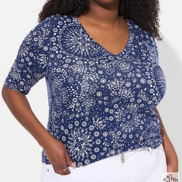 Torrid Favorite Tunic Super Soft V-Neck Side Slit Tee - Picture 2 of 4